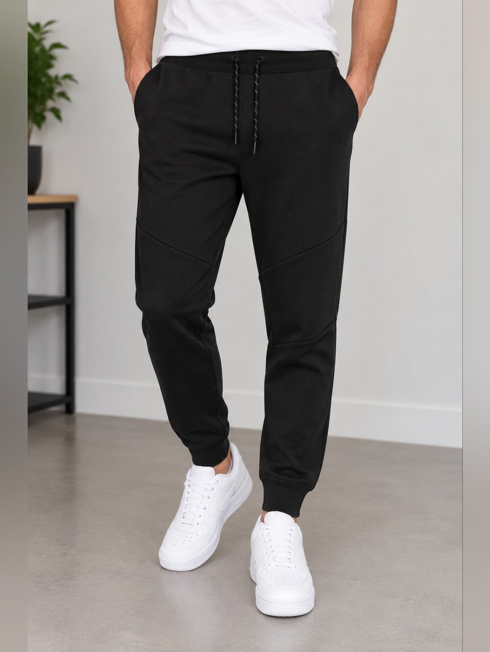 AERO Men’s Black Tech Jogger Pants Size Large